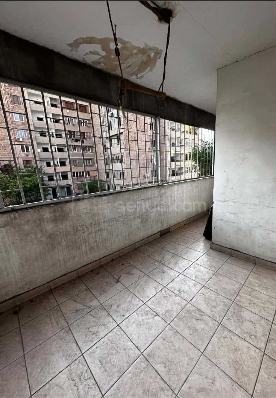 5 Սենյականոց Բնակարան Քարե Շենքում, 106քմ, 2/5 հարկ, Նորմալ Վիճակում