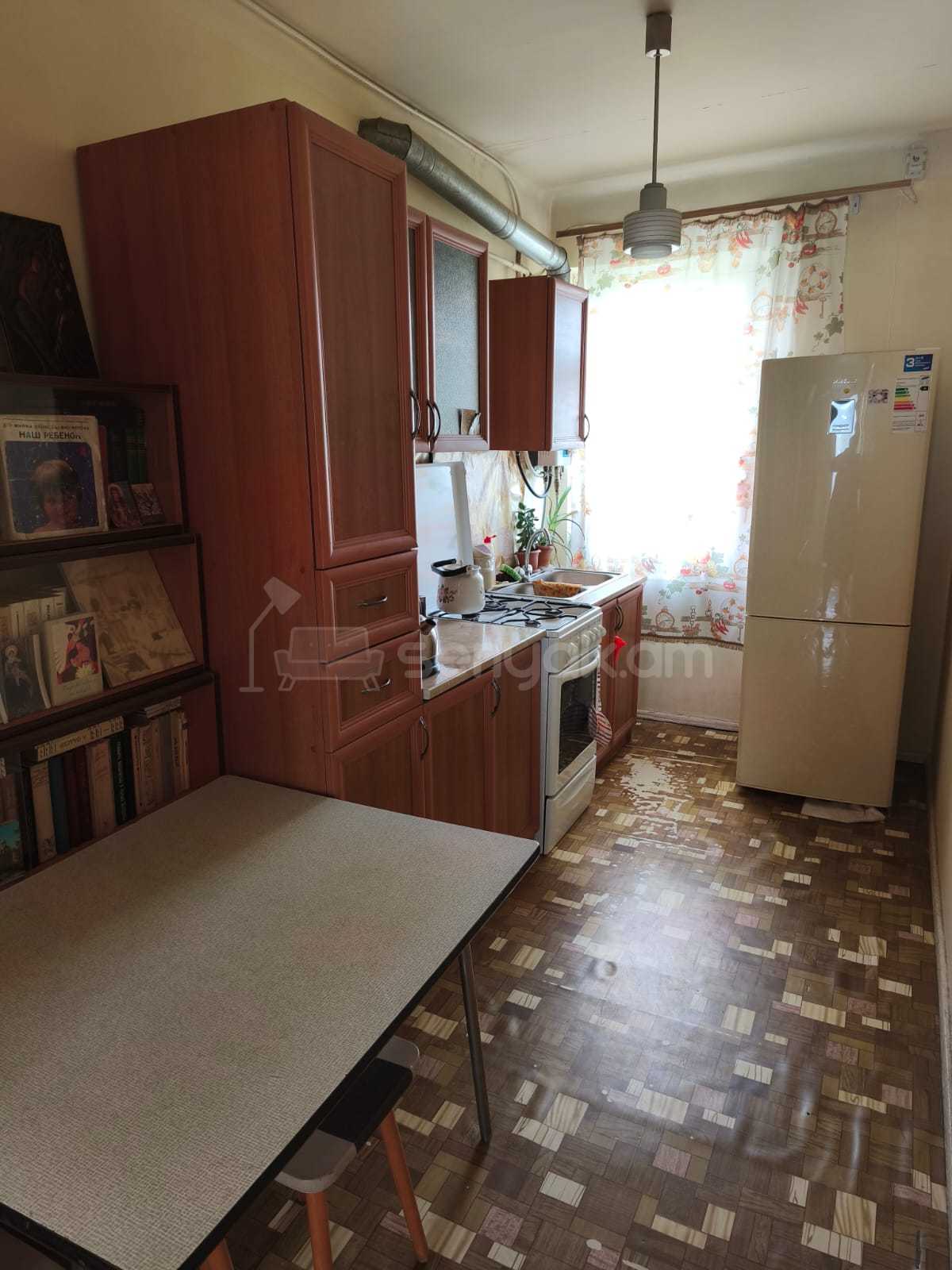 2 Սենյականոց Բնակարան Քարե Շենքում, 65քմ, 4/5 հարկ, Նորմալ Վիճակում, Կահավորված, Արևկող