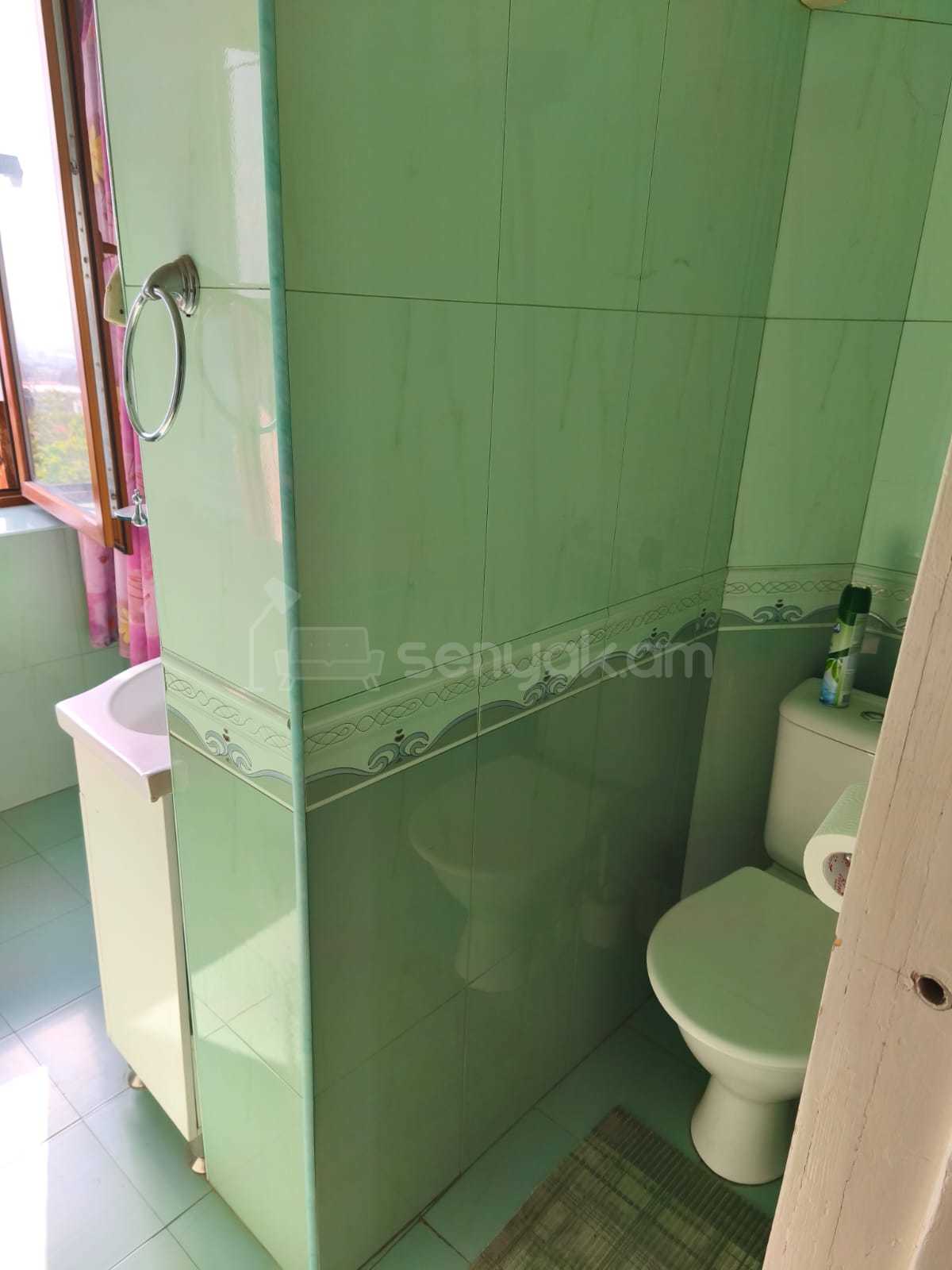 2 Սենյականոց Բնակարան Քարե Շենքում, 65քմ, 4/5 հարկ, Նորմալ Վիճակում, Կահավորված, Արևկող