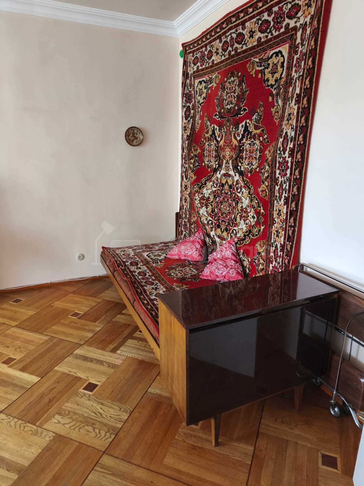 2 Սենյականոց Բնակարան Քարե Շենքում, 65քմ, 4/5 հարկ, Նորմալ Վիճակում, Կահավորված, Արևկող