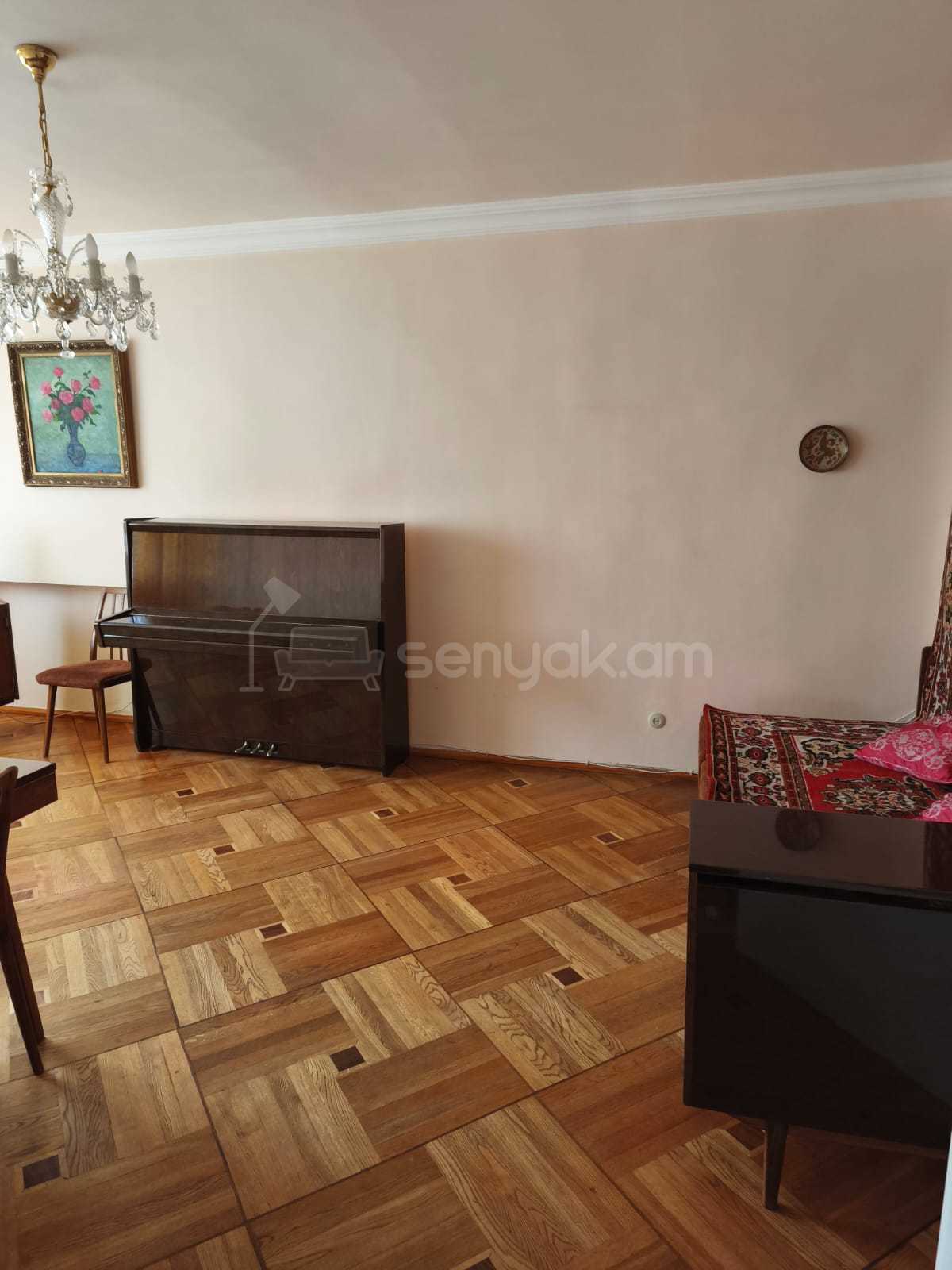 2 Սենյականոց Բնակարան Քարե Շենքում, 65քմ, 4/5 հարկ, Նորմալ Վիճակում, Կահավորված, Արևկող