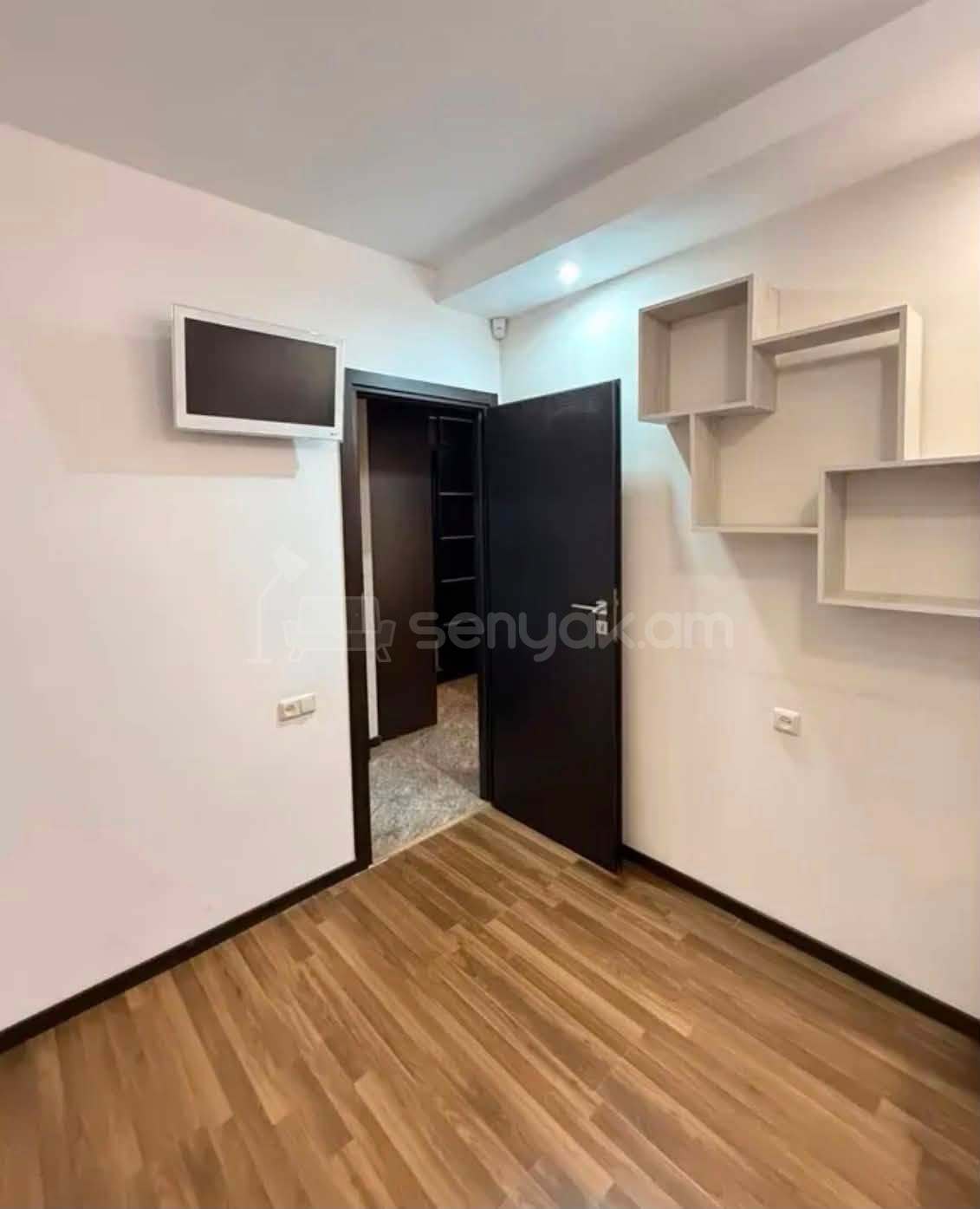 3 Սենյականոց Բնակարան, 74քմ, 1/9 հարկ, Կապիտալ Վերանորոգված