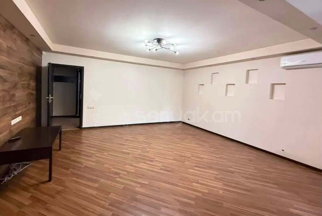 3 Սենյականոց Բնակարան, 74քմ, 1/9 հարկ, Կապիտալ Վերանորոգված