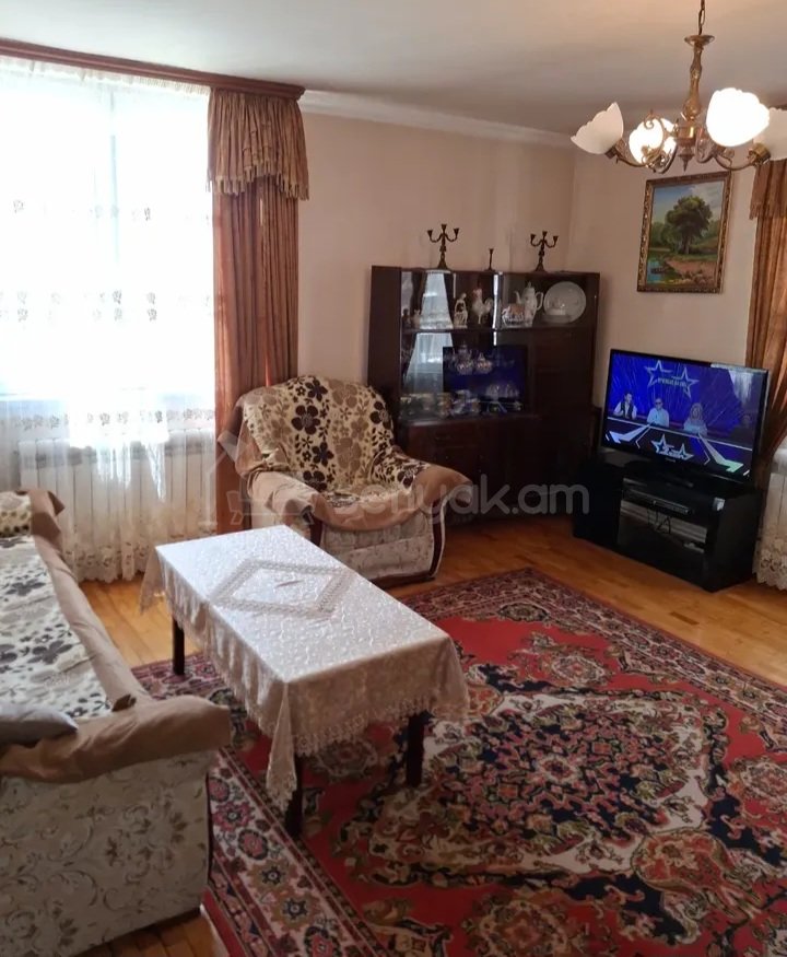 3 Սենյականոց Բնակարան Քարե Շենքում, 74քմ, 4/4 հարկ, Նորմալ Վիճակում
