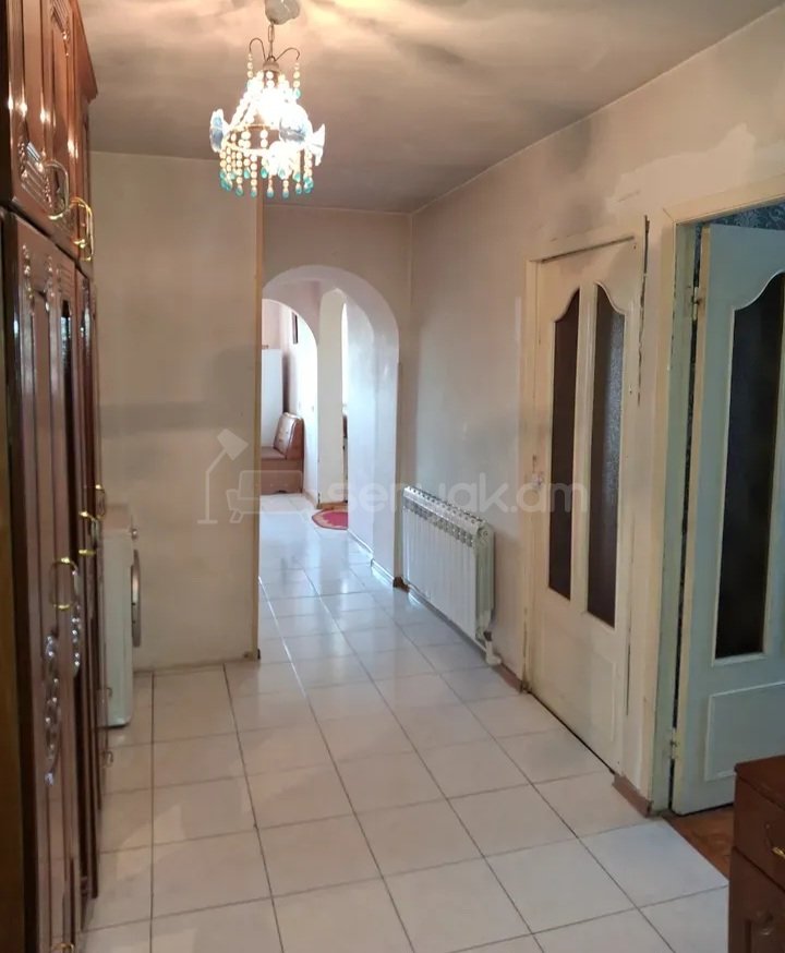 3 Սենյականոց Բնակարան Քարե Շենքում, 74քմ, 4/4 հարկ, Նորմալ Վիճակում