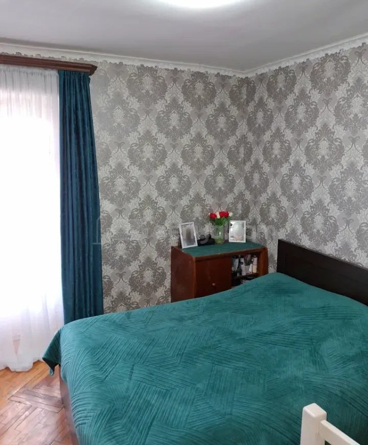 3 Սենյականոց Բնակարան Քարե Շենքում, 74քմ, 4/4 հարկ, Նորմալ Վիճակում