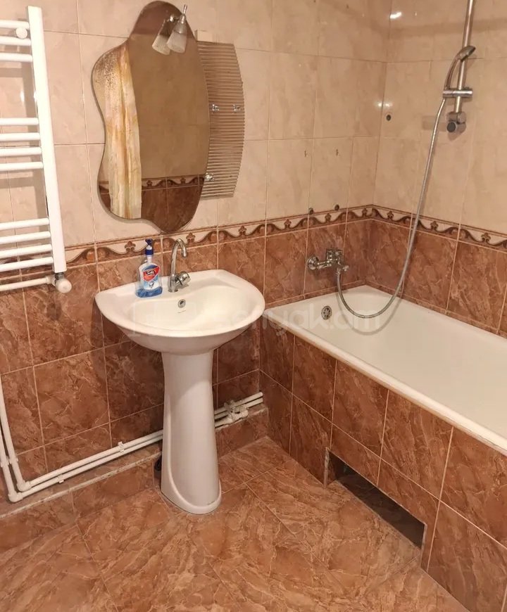 3 Սենյականոց Բնակարան Քարե Շենքում, 74քմ, 4/4 հարկ, Նորմալ Վիճակում