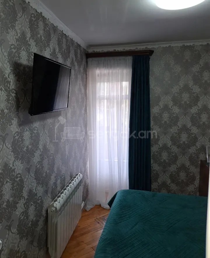 3 Սենյականոց Բնակարան Քարե Շենքում, 74քմ, 4/4 հարկ, Նորմալ Վիճակում