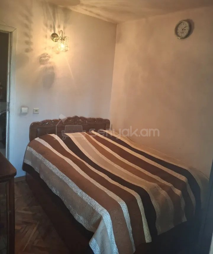 3 Սենյականոց Բնակարան Քարե Շենքում, 74քմ, 4/4 հարկ, Նորմալ Վիճակում