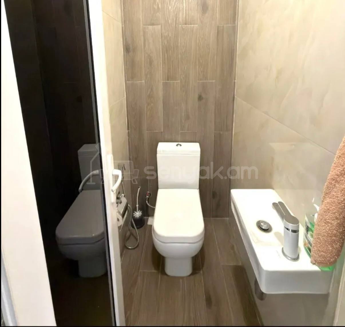 3 Սենյականոց Բնակարան Քարե Շենքում, 100քմ, 5/5 հարկ, Կապիտալ Վերանորոգված, Կահավորված