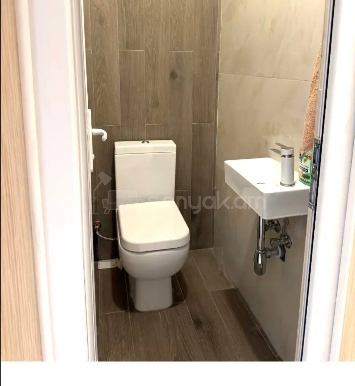 3 Սենյականոց Բնակարան Քարե Շենքում, 100քմ, 5/5 հարկ, Կապիտալ Վերանորոգված, Կահավորված