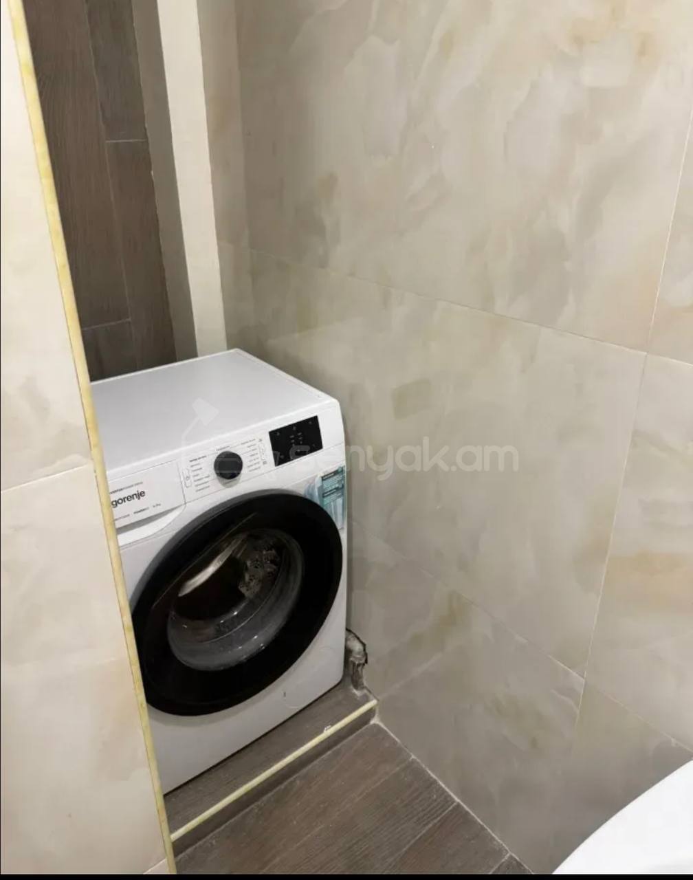 3 Սենյականոց Բնակարան Քարե Շենքում, 100քմ, 5/5 հարկ, Կապիտալ Վերանորոգված, Կահավորված