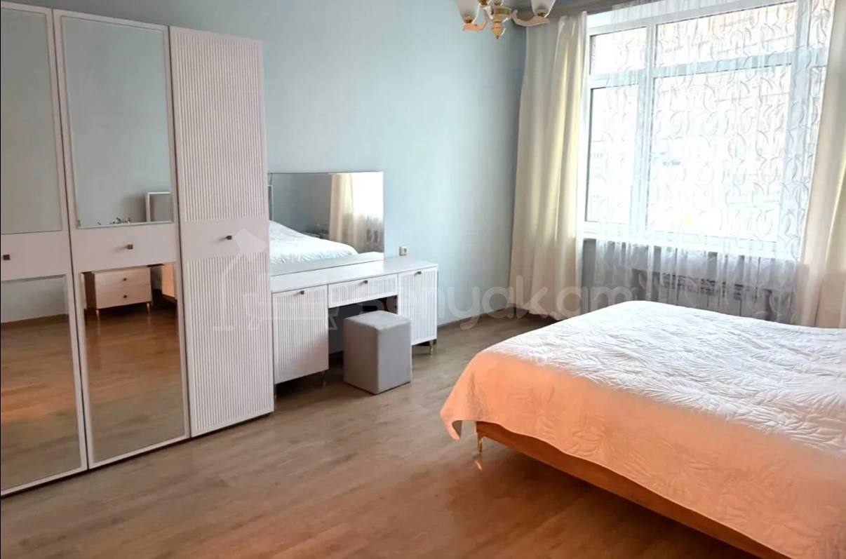3 Սենյականոց Բնակարան Քարե Շենքում, 100քմ, 5/5 հարկ, Կապիտալ Վերանորոգված, Կահավորված