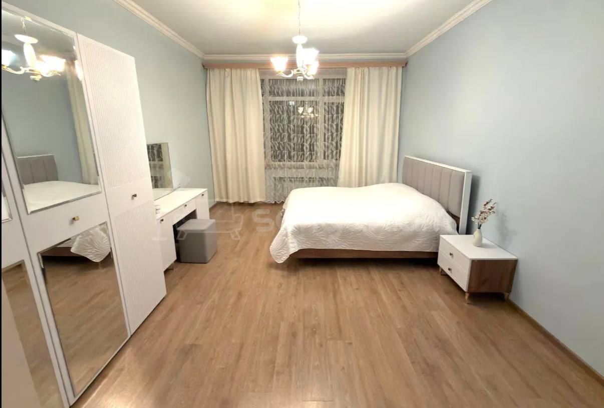 3 Սենյականոց Բնակարան Քարե Շենքում, 100քմ, 5/5 հարկ, Կապիտալ Վերանորոգված, Կահավորված