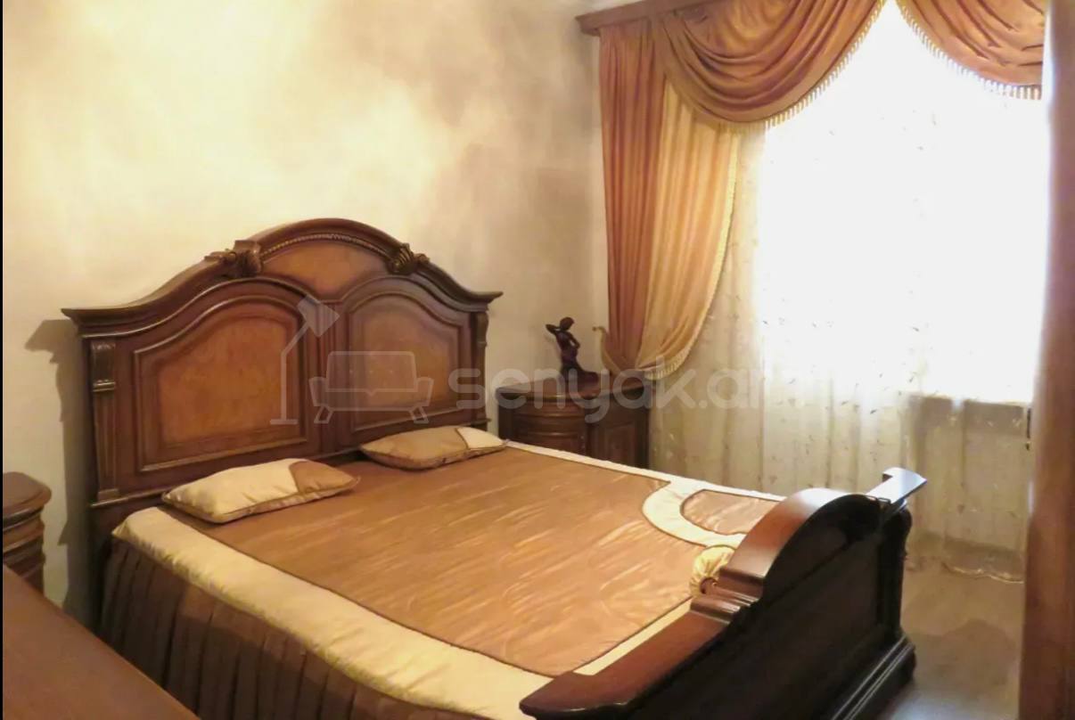 3 Սենյականոց Բնակարան Քարե Շենքում, 100քմ, 5/5 հարկ, Կապիտալ Վերանորոգված, Կահավորված