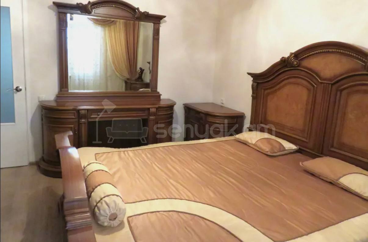 3 Սենյականոց Բնակարան Քարե Շենքում, 100քմ, 5/5 հարկ, Կապիտալ Վերանորոգված, Կահավորված