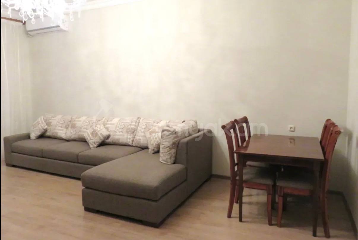 3 Սենյականոց Բնակարան Քարե Շենքում, 100քմ, 5/5 հարկ, Կապիտալ Վերանորոգված, Կահավորված