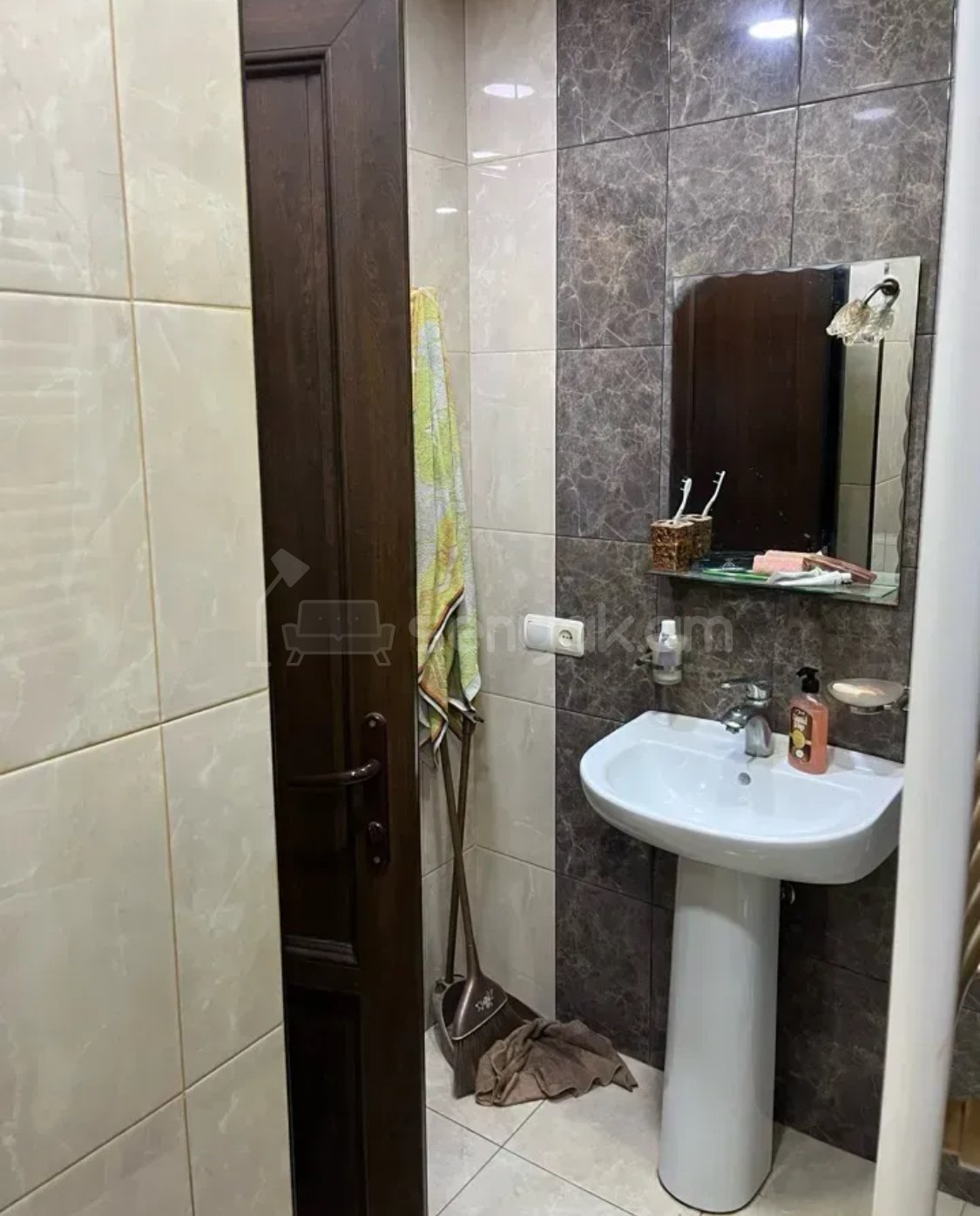 2 Սենյականոց Բնակարան Քարե Շենքում, 47քմ, 5/5 հարկ, Կապիտալ Վերանորոգված