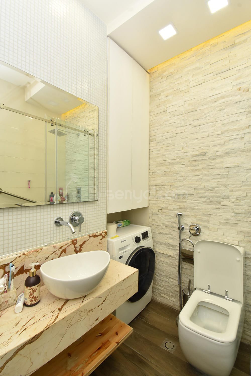 3 Սենյականոց Բնակարան Քարե Շենքում, 82քմ, 4/4 հարկ, Դիզայներական Վերանորոգված