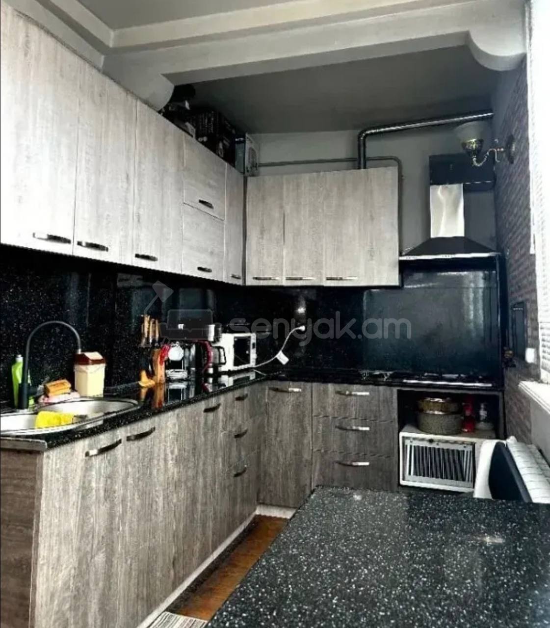 3 Սենյականոց Բնակարան Քարե Շենքում, 73քմ, 4/4 հարկ, Կապիտալ Վերանորոգված