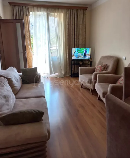 1 Սենյականոց Բնակարան Քարե Շենքում, 33քմ, 2/4 հարկ, Կապիտալ Վերանորոգված