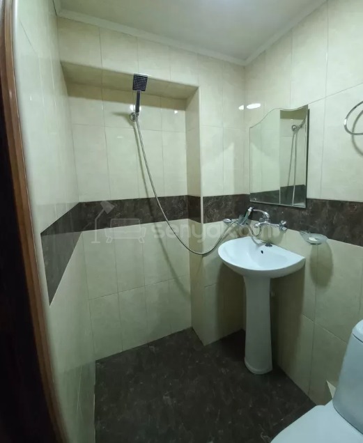 1 Սենյականոց Բնակարան Քարե Շենքում, 33քմ, 2/4 հարկ, Կապիտալ Վերանորոգված