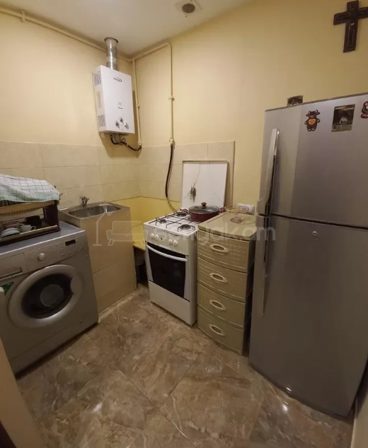 1 Սենյականոց Բնակարան Քարե Շենքում, 33քմ, 2/4 հարկ, Կապիտալ Վերանորոգված