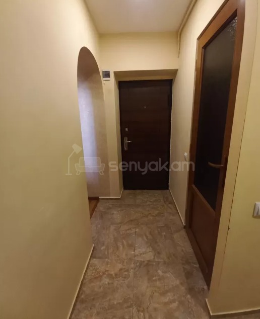 1 Սենյականոց Բնակարան Քարե Շենքում, 33քմ, 2/4 հարկ, Կապիտալ Վերանորոգված