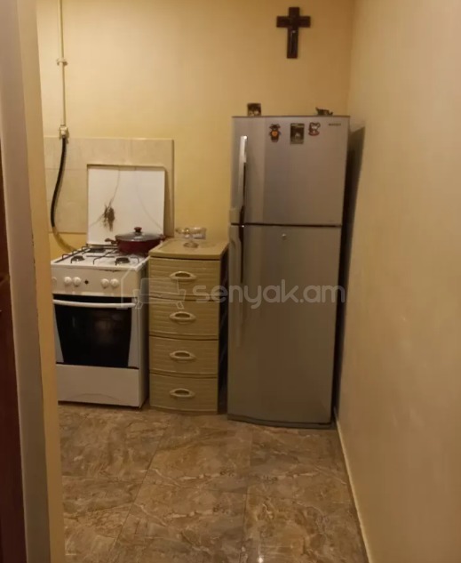 1 Սենյականոց Բնակարան Քարե Շենքում, 33քմ, 2/4 հարկ, Կապիտալ Վերանորոգված