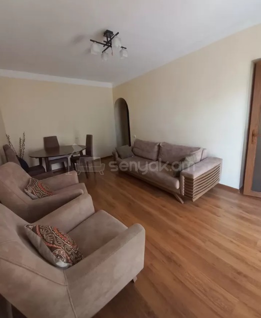 1 Սենյականոց Բնակարան Քարե Շենքում, 33քմ, 2/4 հարկ, Կապիտալ Վերանորոգված