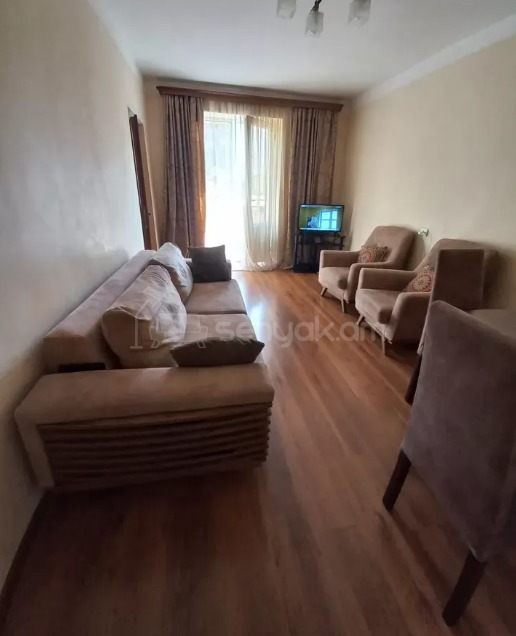 1 Սենյականոց Բնակարան Քարե Շենքում, 33քմ, 2/4 հարկ, Կապիտալ Վերանորոգված