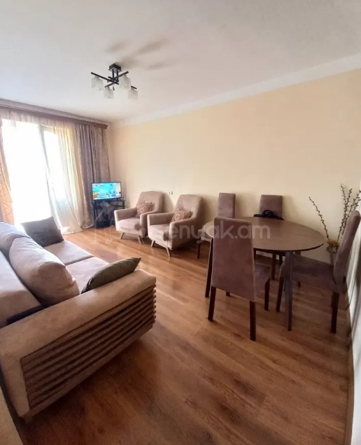 1 Սենյականոց Բնակարան Քարե Շենքում, 33քմ, 2/4 հարկ, Կապիտալ Վերանորոգված