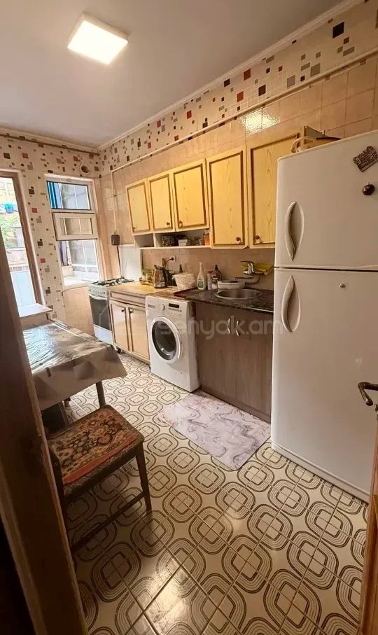 3 Սենյականոց Բնակարան Քարե Շենքում, 107քմ, 2/5 հարկ, Կապիտալ Վերանորոգված