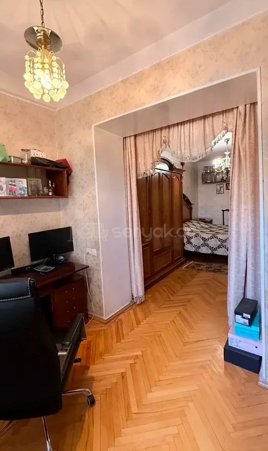 3 Սենյականոց Բնակարան Քարե Շենքում, 107քմ, 2/5 հարկ, Կապիտալ Վերանորոգված