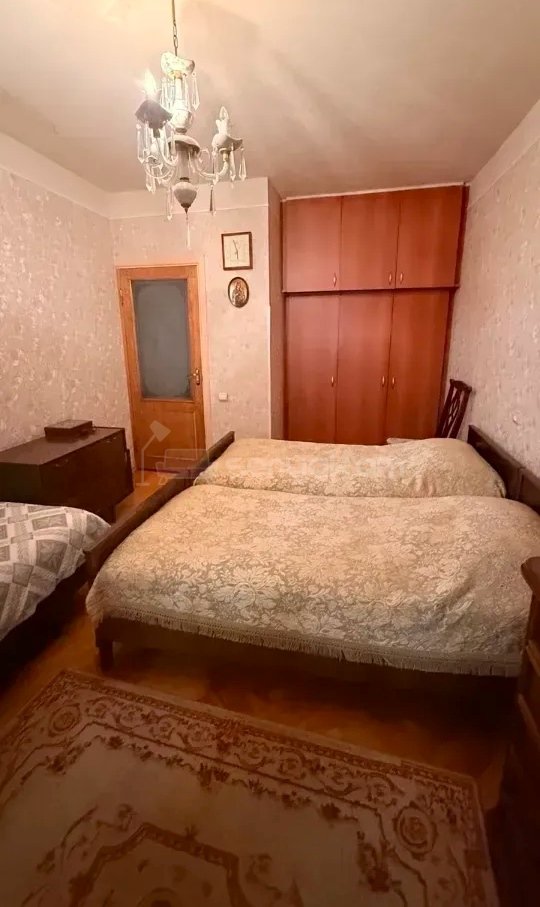 3 Սենյականոց Բնակարան Քարե Շենքում, 107քմ, 2/5 հարկ, Կապիտալ Վերանորոգված