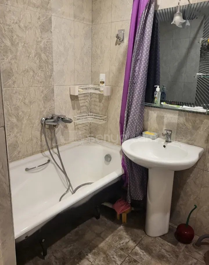 3 Սենյականոց Բնակարան Քարե Շենքում, 95քմ, 3/4 հարկ, Կապիտալ Վերանորոգված, Կահավորված