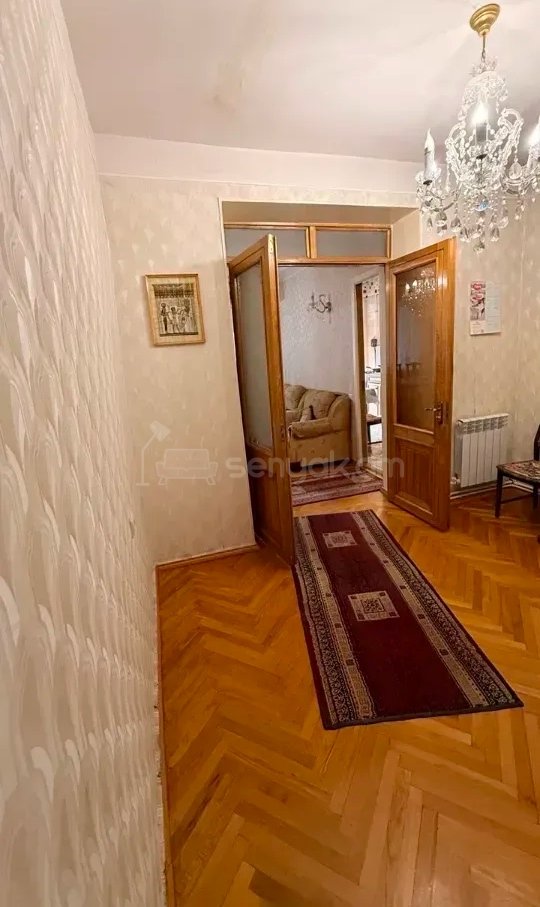 3 Սենյականոց Բնակարան Քարե Շենքում, 107քմ, 2/5 հարկ, Նորմալ Վիճակում