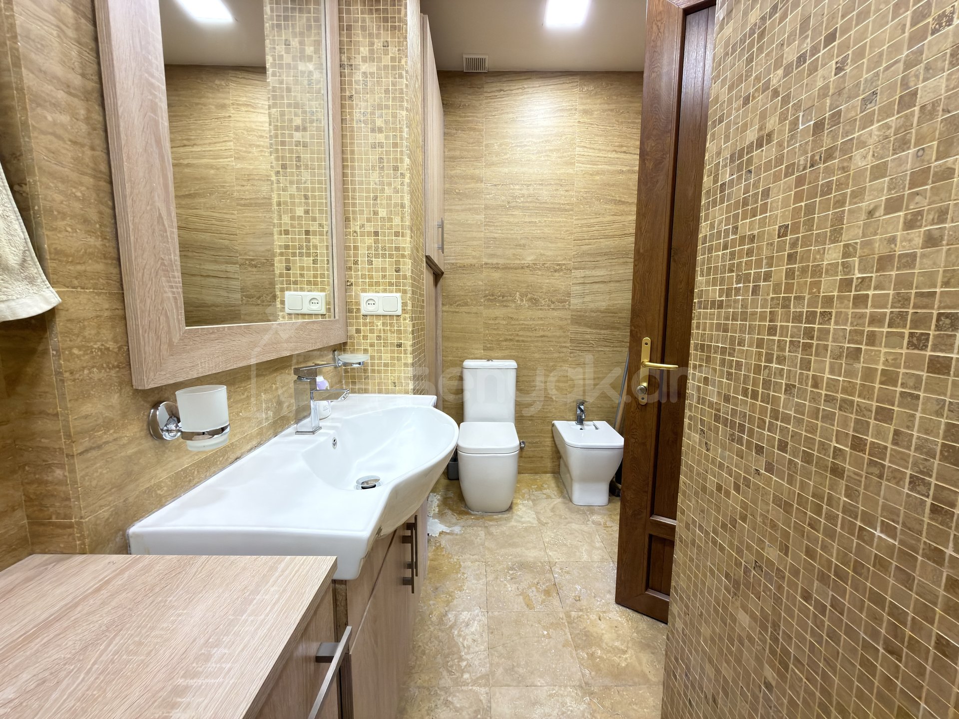 2 Սենյականոց Բնակարան Քարե Շենքում, 68քմ, 3/5 հարկ, Կապիտալ Վերանորոգված