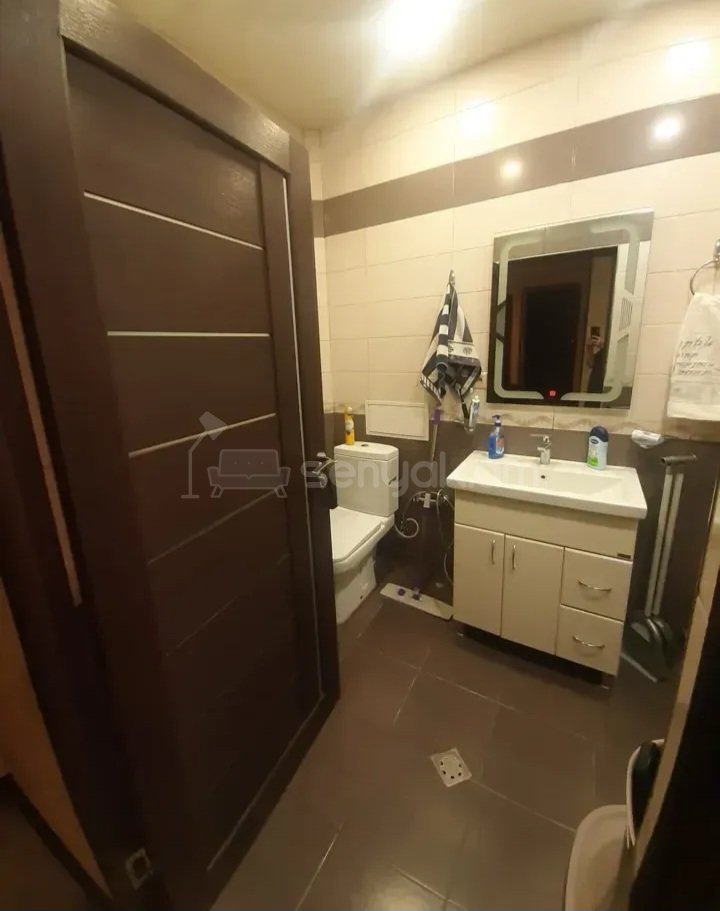 3 Սենյականոց Բնակարան Քարե Շենքում, 70քմ, 4/4 հարկ, Կապիտալ Վերանորոգված, Կահավորված
