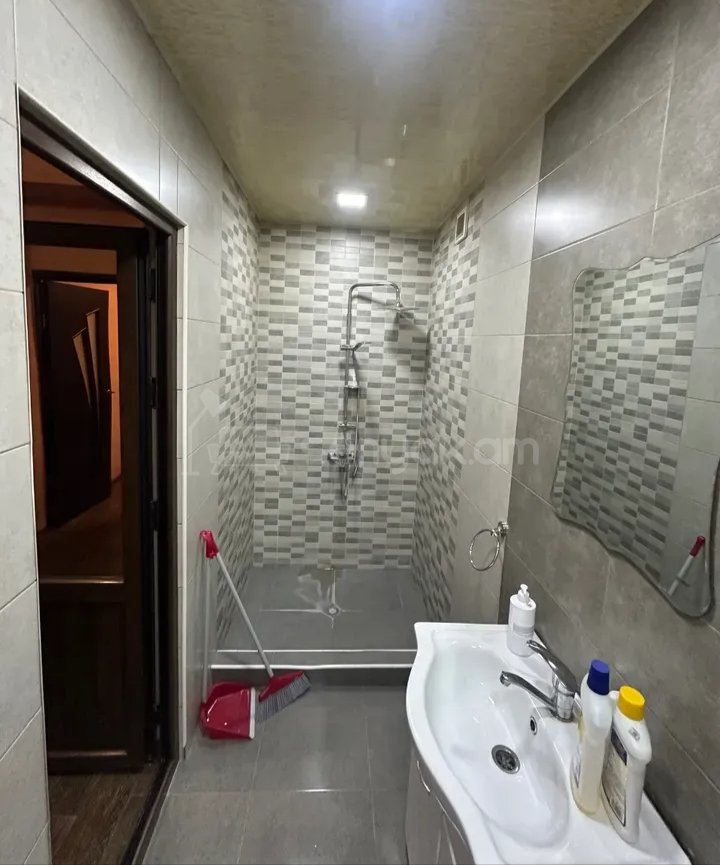 3 Սենյականոց Բնակարան Քարե Շենքում, 78քմ, 3/5 հարկ, Կապիտալ Վերանորոգված, Կահավորված