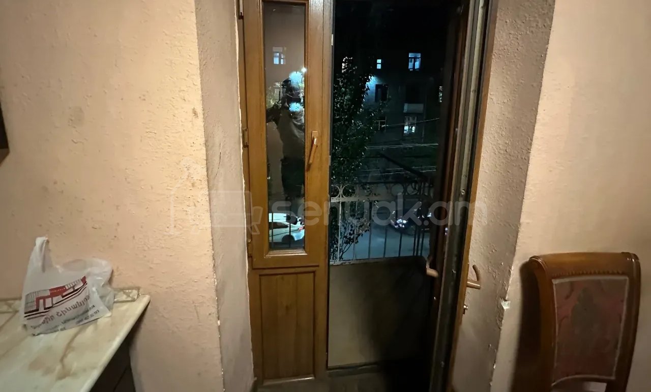 3 Սենյականոց Բնակարան Քարե Շենքում, 78քմ, 3/5 հարկ, Կապիտալ Վերանորոգված, Կահավորված