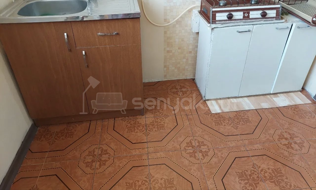 2 Սենյականոց Բնակարան Քարե Շենքում, 52քմ, 2/5 հարկ, Նորմալ Վիճակում, Կահավորված, Արևկող