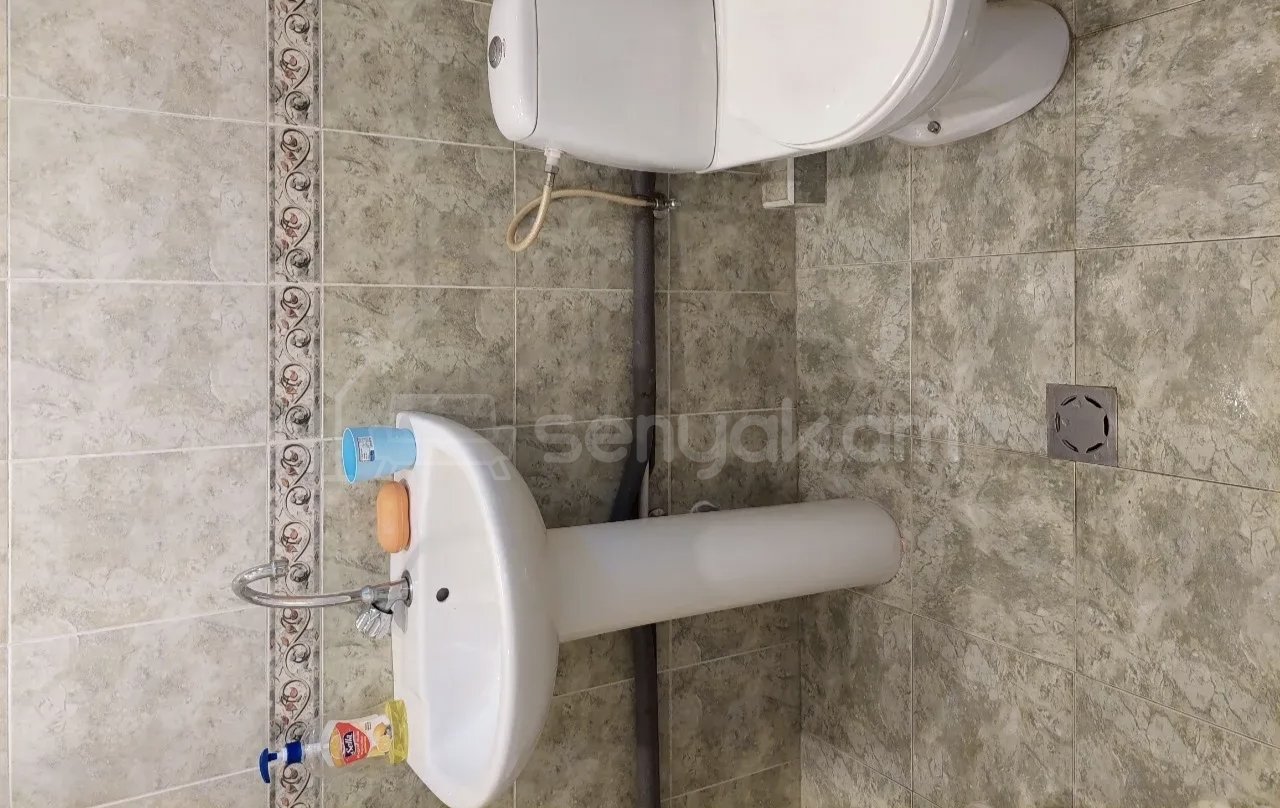 2 Սենյականոց Բնակարան Քարե Շենքում, 52քմ, 2/5 հարկ, Նորմալ Վիճակում, Կահավորված, Արևկող