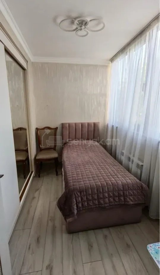3 Սենյականոց Բնակարան Քարե Շենքում, 70քմ, 3/10 հարկ, Կապիտալ Վերանորոգված, Կահավորված