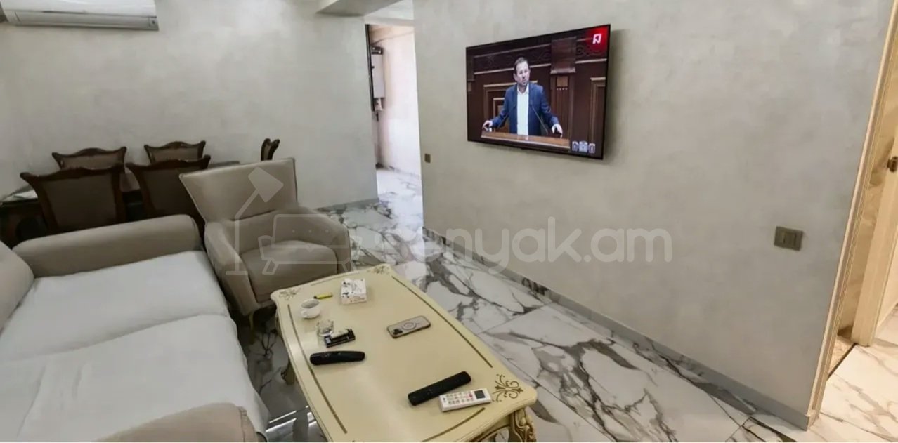 3 Սենյականոց Բնակարան Քարե Շենքում, 70քմ, 3/10 հարկ, Կապիտալ Վերանորոգված, Կահավորված