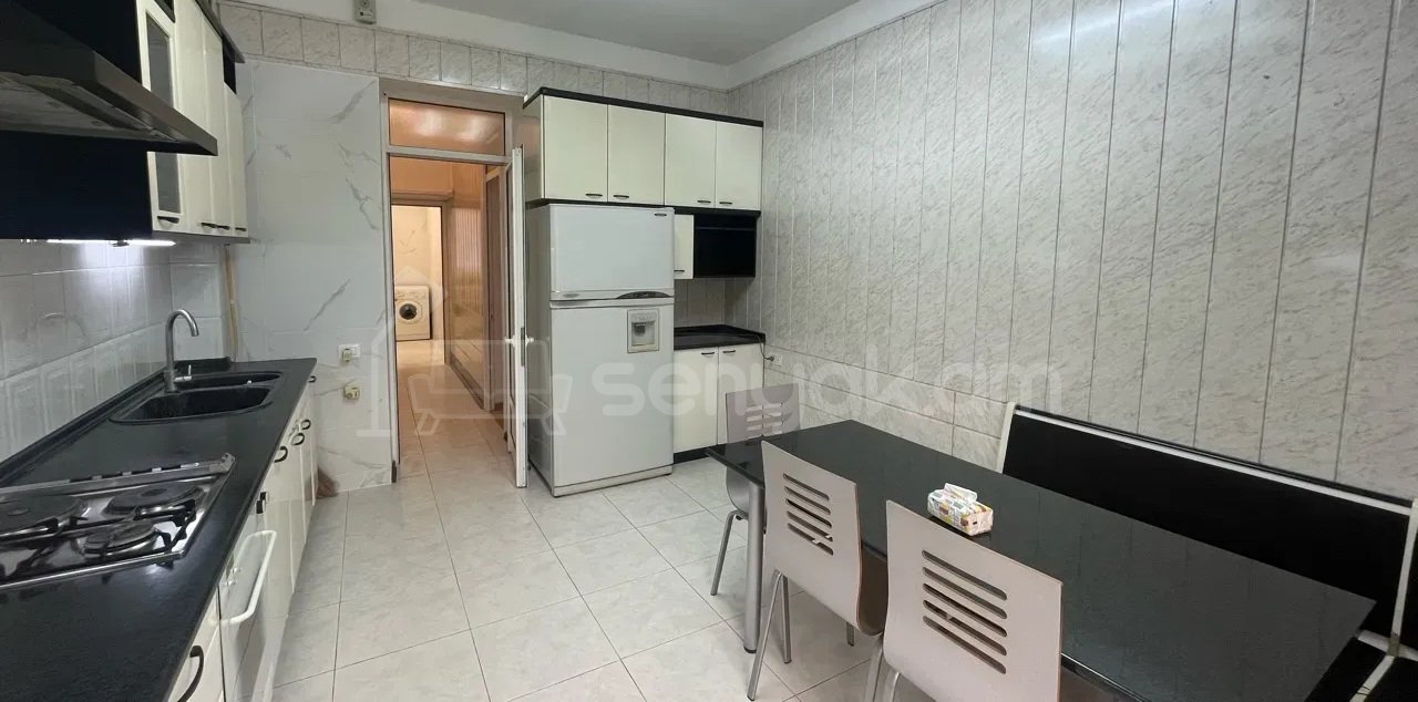 3 Սենյականոց Բնակարան Քարե Շենքում, 82քմ, 2/4 հարկ, Կապիտալ Վերանորոգված, Կահավորված