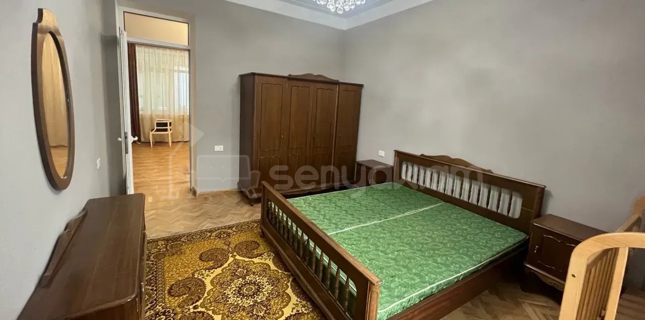 3 Սենյականոց Բնակարան Քարե Շենքում, 82քմ, 2/4 հարկ, Կապիտալ Վերանորոգված, Կահավորված