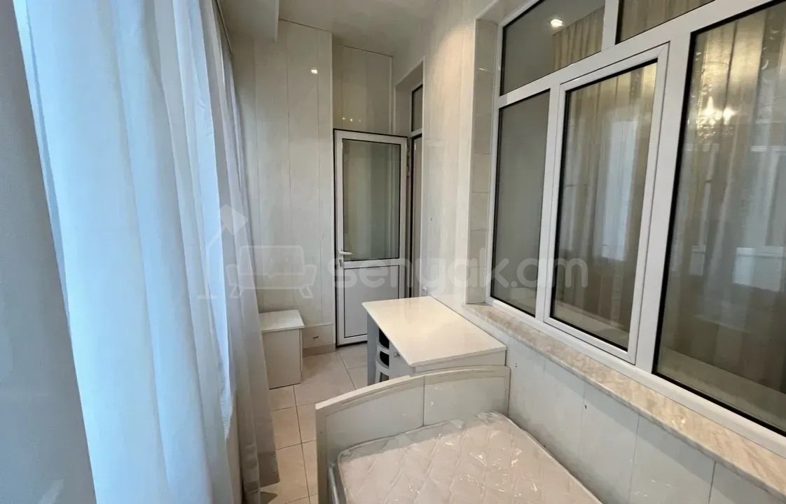 3 Սենյականոց Բնակարան Քարե Շենքում, 82քմ, 2/4 հարկ, Կապիտալ Վերանորոգված, Կահավորված