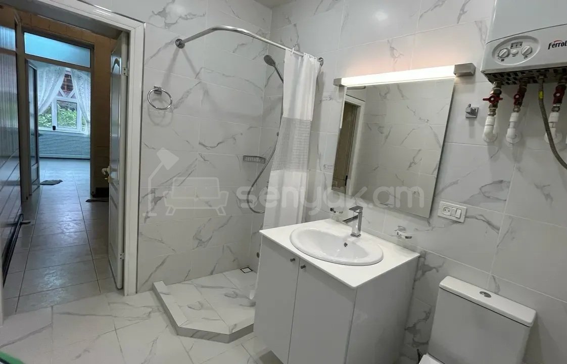 3 Սենյականոց Բնակարան Քարե Շենքում, 82քմ, 2/4 հարկ, Կապիտալ Վերանորոգված, Կահավորված