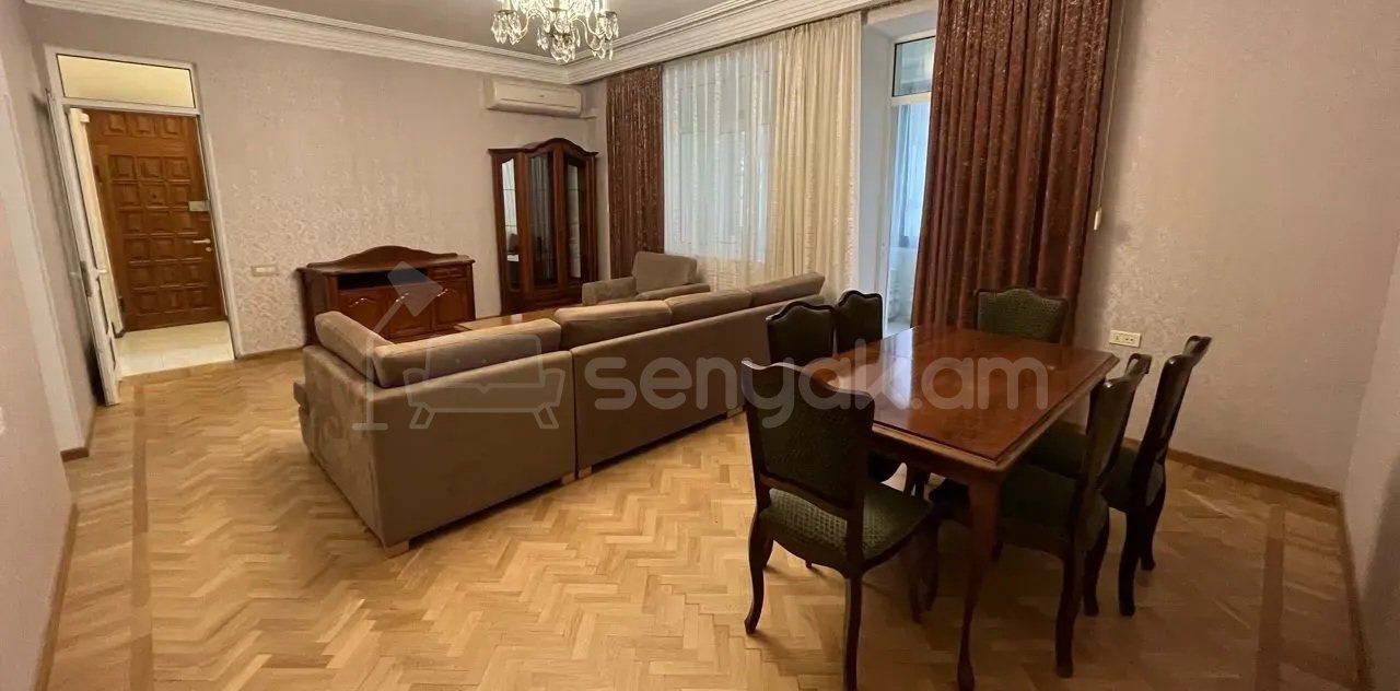 3 Սենյականոց Բնակարան Քարե Շենքում, 82քմ, 2/4 հարկ, Կապիտալ Վերանորոգված, Կահավորված